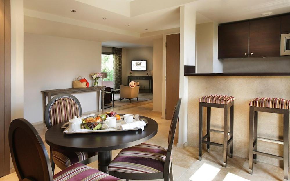 Residence Hoteliere 4 Etoiles Les Mas Du Grand Vallon Mougins Eksteriør bilde