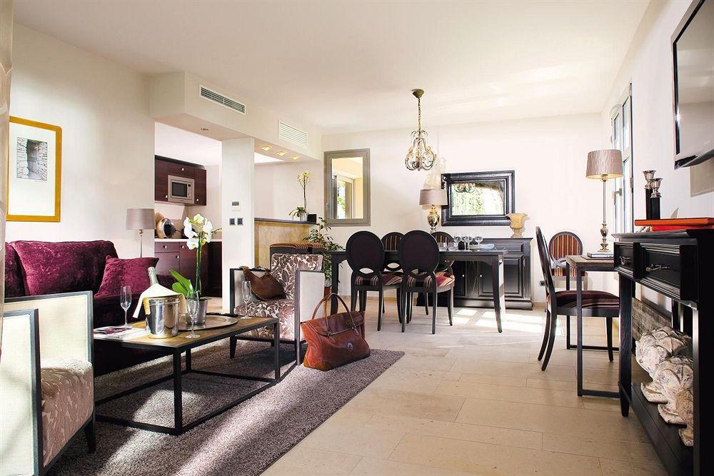 Residence Hoteliere 4 Etoiles Les Mas Du Grand Vallon Mougins Rom bilde
